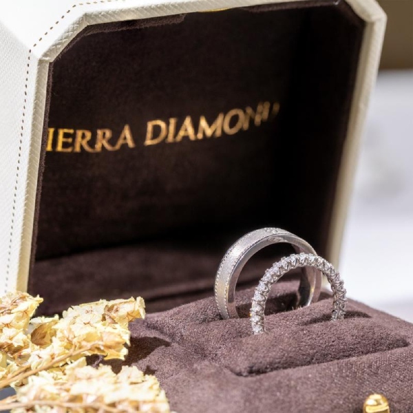 Nhẫn cặp vàng trắng 18k dễ gia công